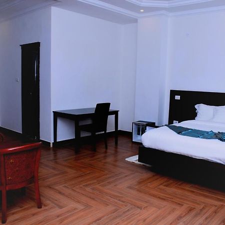 Yellow Apple Hotel แอดดิสอาบาบา ภายนอก รูปภาพ